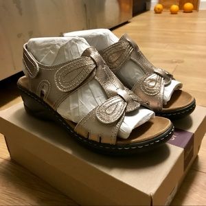 Clarks Lexi Walnut Q Gold Metallic Sandal